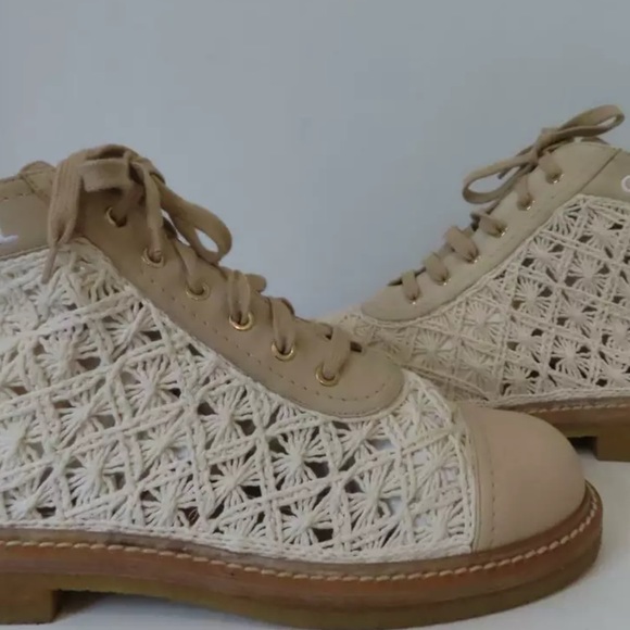 Beautiful Chanel SHOES - Picture 10 of 11